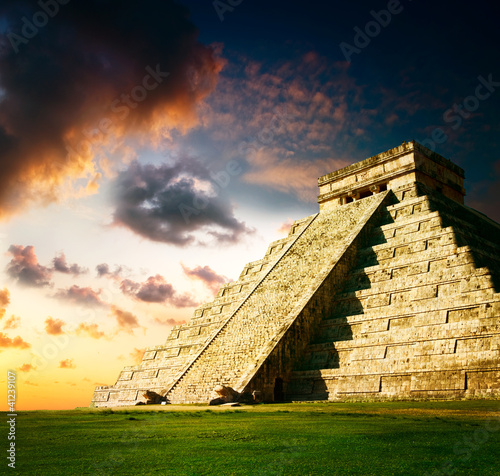 Naklejka samoprzylepna Piramida Majów w Chichen Itza