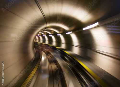 Board z aluminiowym obramowaniem Przez tunel