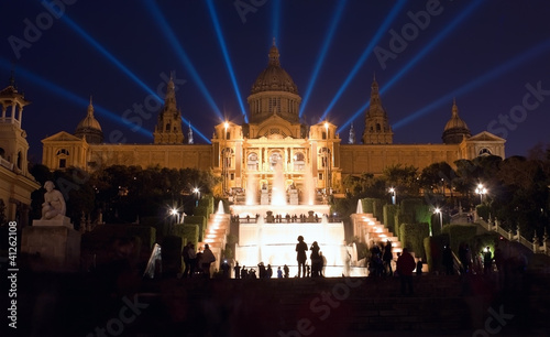 Plakat na papierze fotorealistycznym Pokaz fontanny montjuic