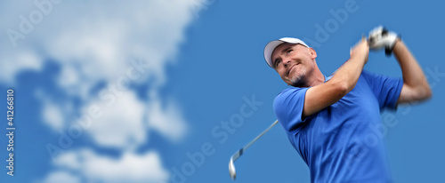 Board z aluminiowym obramowaniem Golfista strzelanie piłeczki do golfa