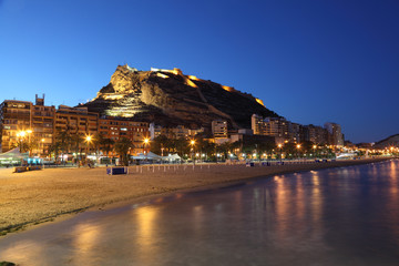 Fototapete - Seaside view of Alicante illuminated at night, Spain