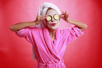 Cucumber eye treatment and face mask