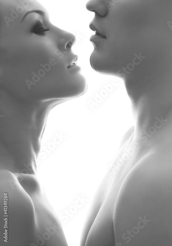 Plakat na papierze fotorealistycznym Młoda i piękna para kaukaski na białym tle