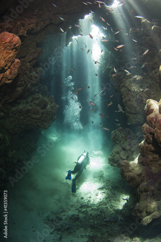 Naklejka na meble Scuba diver in an underwater cave