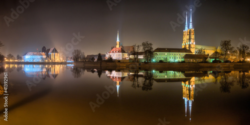 Plakat na papierze fotorealistycznym Ostrow tumski w nocy, wrocław