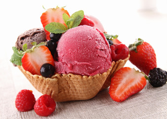 Wall Mural - ice cream and berry fruit