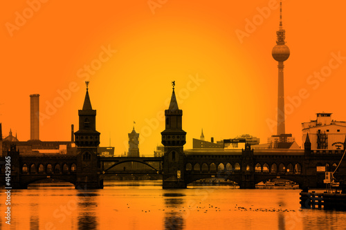 Obraz na płótnie canvas trzyczęściowy "tryptyk" Panoramę berlin oberbaumbrücke