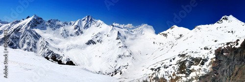 Obraz na płótnie canvas czteroczęściowy "tetraptyk" Piękny widok na góry w okolicy elbrus.