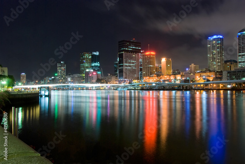 Board z aluminiowym obramowaniem Miasto Brisbane w nocy - Queensland - Australia