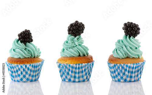 Naklejka dekoracyjna Cupcake in blue and green with fruit