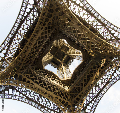 Obraz w ramie Upward fisheye view of Eiffel Tower