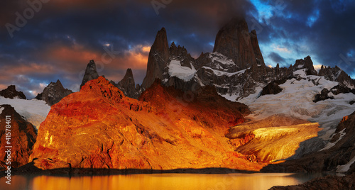 Board z aluminiowym obramowaniem Mount fitz roy, patagonia, argentyna