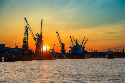 Obraz na płótnie canvas czteroczęściowy "tetraptyk" Port w gdańsku o zachodzie słońca
