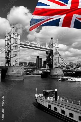 Plakat na papierze fotorealistycznym London tower bridge with colorful flag of england
