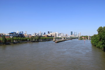 Sticker - La Seine et la Défense vue depuis le Bois de Boulogne à Paris