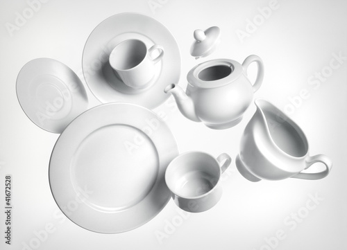 Board z aluminiowym obramowaniem Porcelanowe naczynia białe kubki porcelanowe