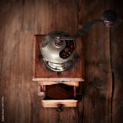 nostalgiczny-mlynek-do-kawy