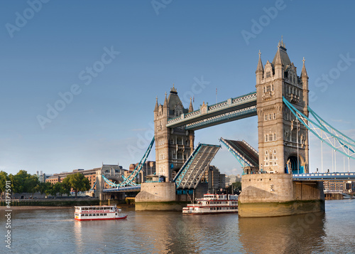 Plakat na papierze fotorealistycznym London Tower Bridge day