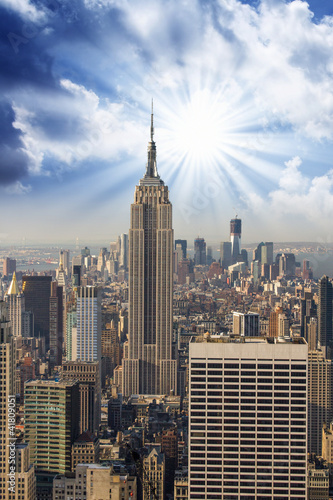 Naklejka samoprzylepna Panoramę Manhattanu z imperium państwa i wysokich wieżowców