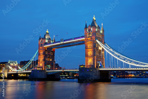 Plakat na papierze fotorealistycznym London landmark towerbridge