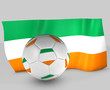Balón  de fútbol y bandera de Irlanda