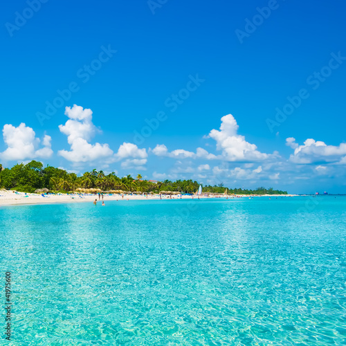 Board z aluminiowym obramowaniem Plaża Varadero na Kubie sfotografowany od morza