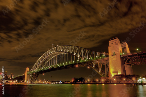 Obraz na płótnie Sydney, Harbour Bridge z chmurami