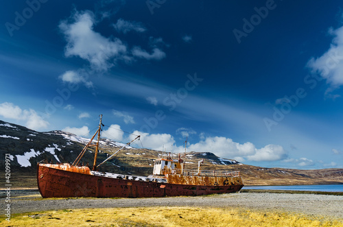 Board z aluminiowym obramowaniem Wrak parku w pobliżu patronsfjordur