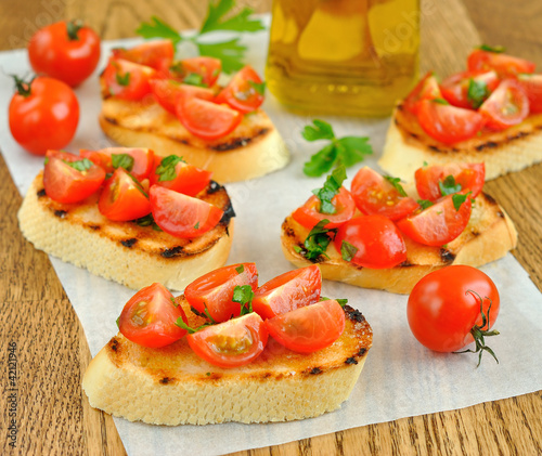 Tapeta ścienna Bruschetta z pomidorkami koktajlowymi