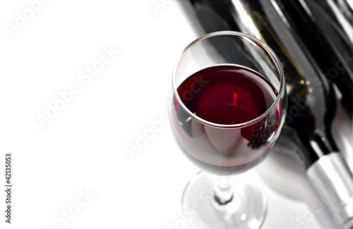 Plakat na papierze fotorealistycznym Czerwone wino, odizolowany, wihite tle