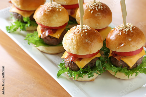Board z aluminiowym obramowaniem Mini hamburgery, mini burgery