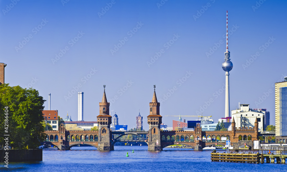 Obraz na płótnie panorama with oberbaumbruecke in berlin w salonie