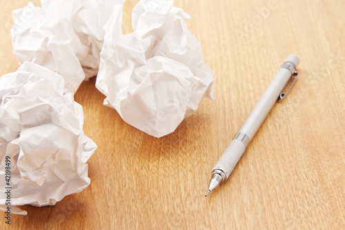 丸めた紙屑とシャープペンシル Stock Photo Adobe Stock