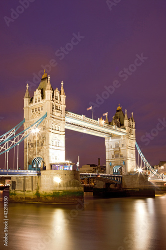 Plakat na papierze fotorealistycznym London Tower Bridge