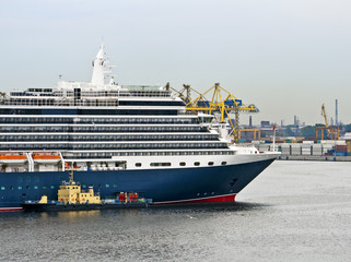 Cruise ship mooring