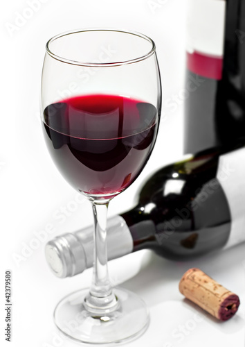 Plakat na papierze fotorealistycznym Czerwone wino, pojedyncze, białe tło