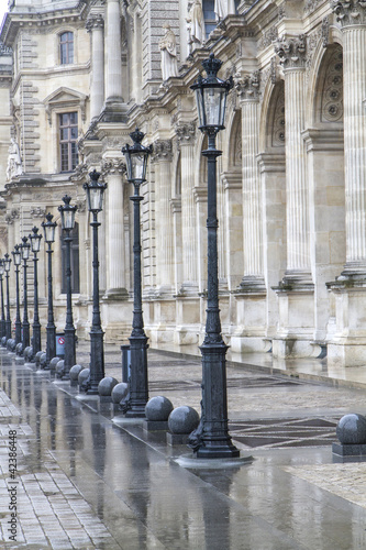 Obraz w ramie Historische Straßenlaternen in Paris, Frankreich