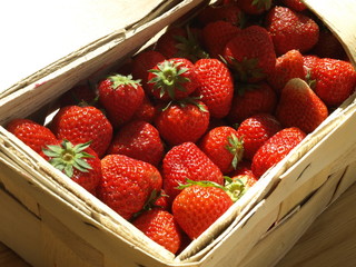 Canvas Print - Basket of strawberries