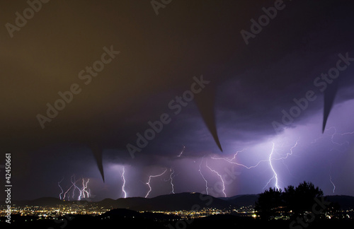 Plakat na papierze fotorealistycznym Tornado i błyskawica