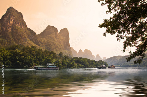 Obraz na płótnie canvas Li rzeka rejs w pobliżu Guilin - Guangxi, Chiny
