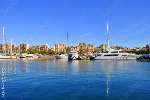 Fotoboard na płycie Port w barcelonie, hiszpania (europa)