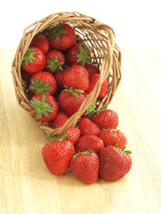 Canvas Print - Strawberries in a  wicker