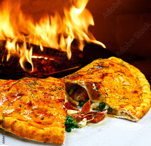 Board z aluminiowym obramowaniem Calzone