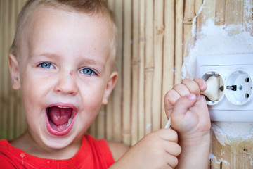 Wall Mural - Little boy pulls the cord