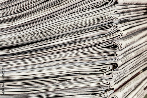 Naklejka samoprzylepna Stos gazet