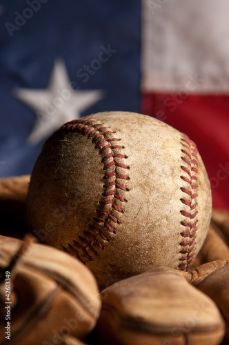 Board z aluminiowym obramowaniem Vintage baseball i amerykańską flagę