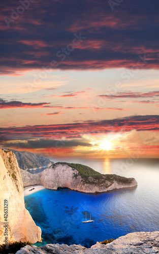Obraz na płótnie canvas czteroczęściowy "tetraptyk" Plaża navagio z wraku w zakynthos, grecja