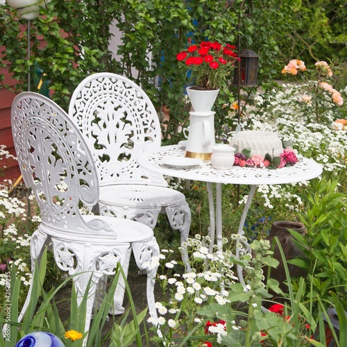 Romantische Laube im Garten StockFoto Adobe Stock