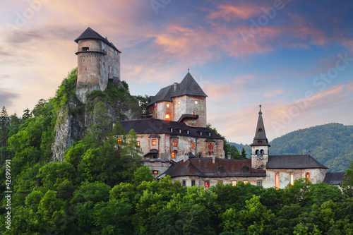 Obraz na płótnie canvas czteroczęściowy "tetraptyk" Zamek w Słowacji o zachodzie słońca - oravsky hrad