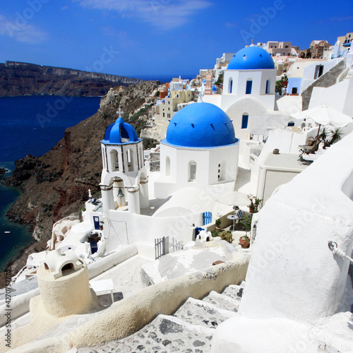 Board z aluminiowym obramowaniem Grecja - Santorini (Kościół w Oia)